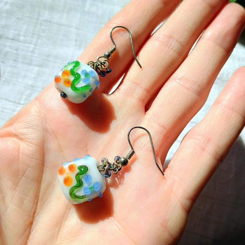 🏵 ARTISAN KITSCH 🏵 VTG hand-blown Lampwork Glass dangle 925 earrings, Coquette